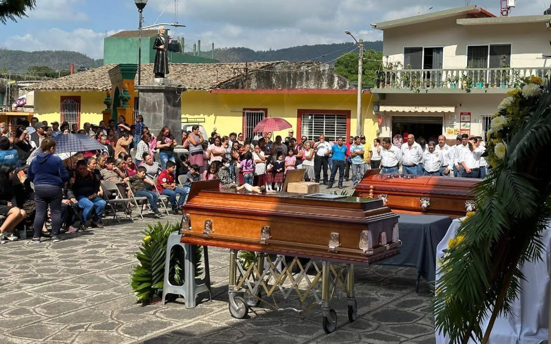 Homenaje a los cuatro policías que murieron tras ser arrastrados por una corriente en Tepetlán 